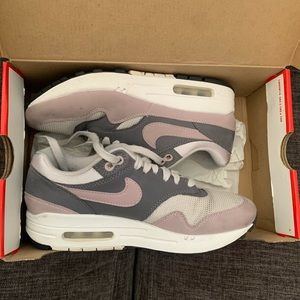 Air Max 1 Rose Grey Pink Women Size 6